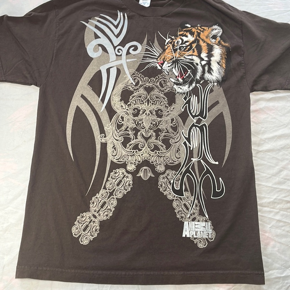 Animal planet tiger graphic Men’s shirt 2009 size large